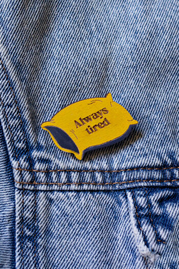 Always tired - χειροποίητη ξύλινη καρφίτσα
